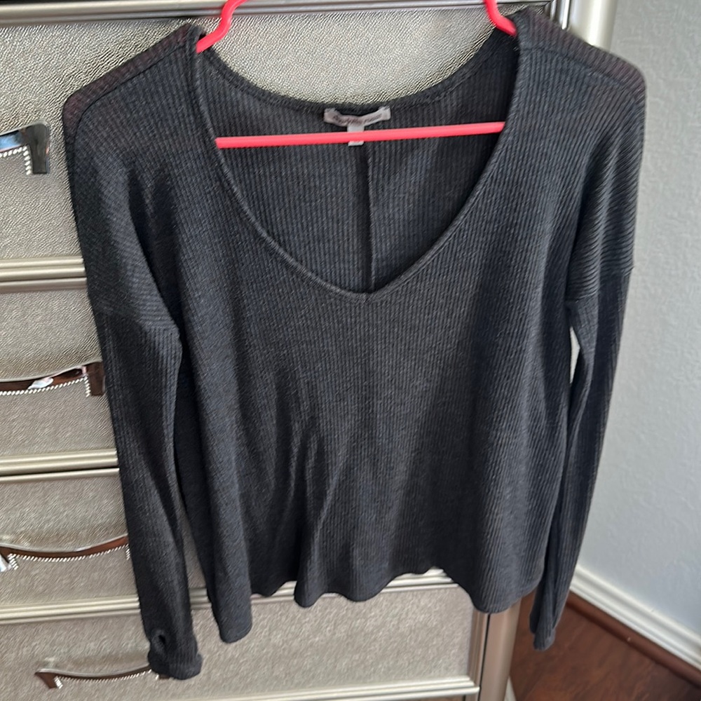 Size small gray ribbed long-sleeve shirt